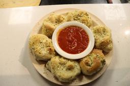 Garlic Knots with Sauce (6)